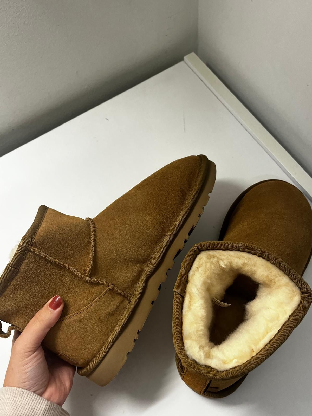 Botas UGG novas sem uso