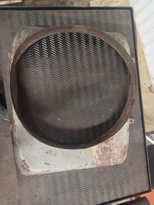 Osłona chłodnicy wiatraka ursus C-330