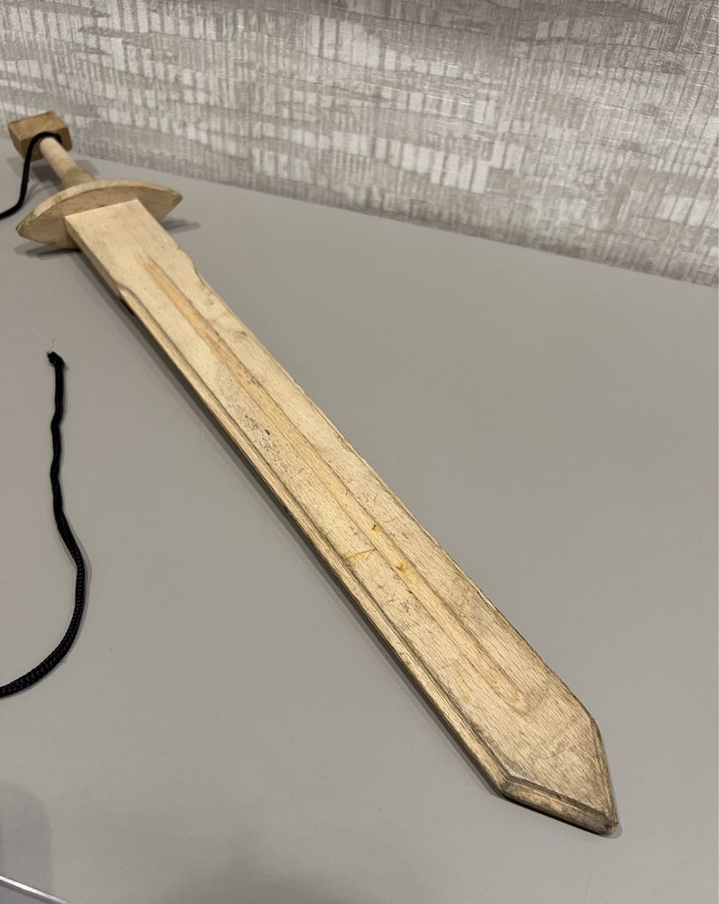 Деревянный рыцарский меч (длина - 56 см)