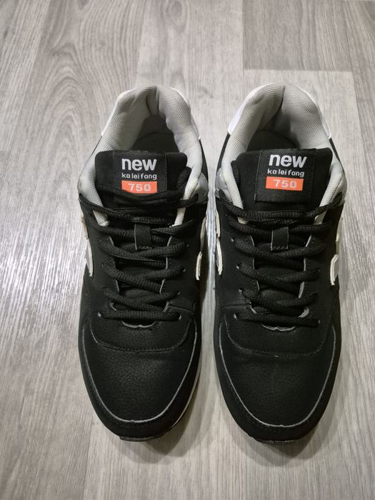 Кросівки чоловічі