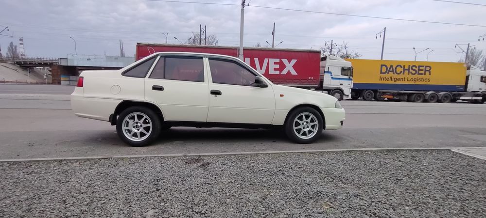 Продам део нексія 2011року