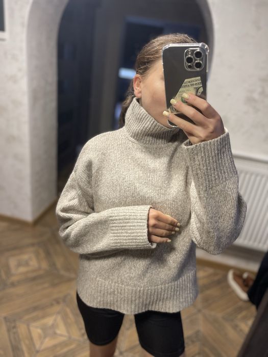 Светр бежевий ейч дем