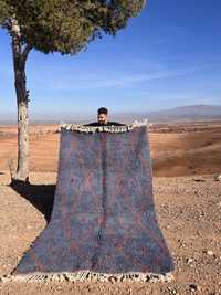 Marokański, ręcznie tkany, wełniany dywan