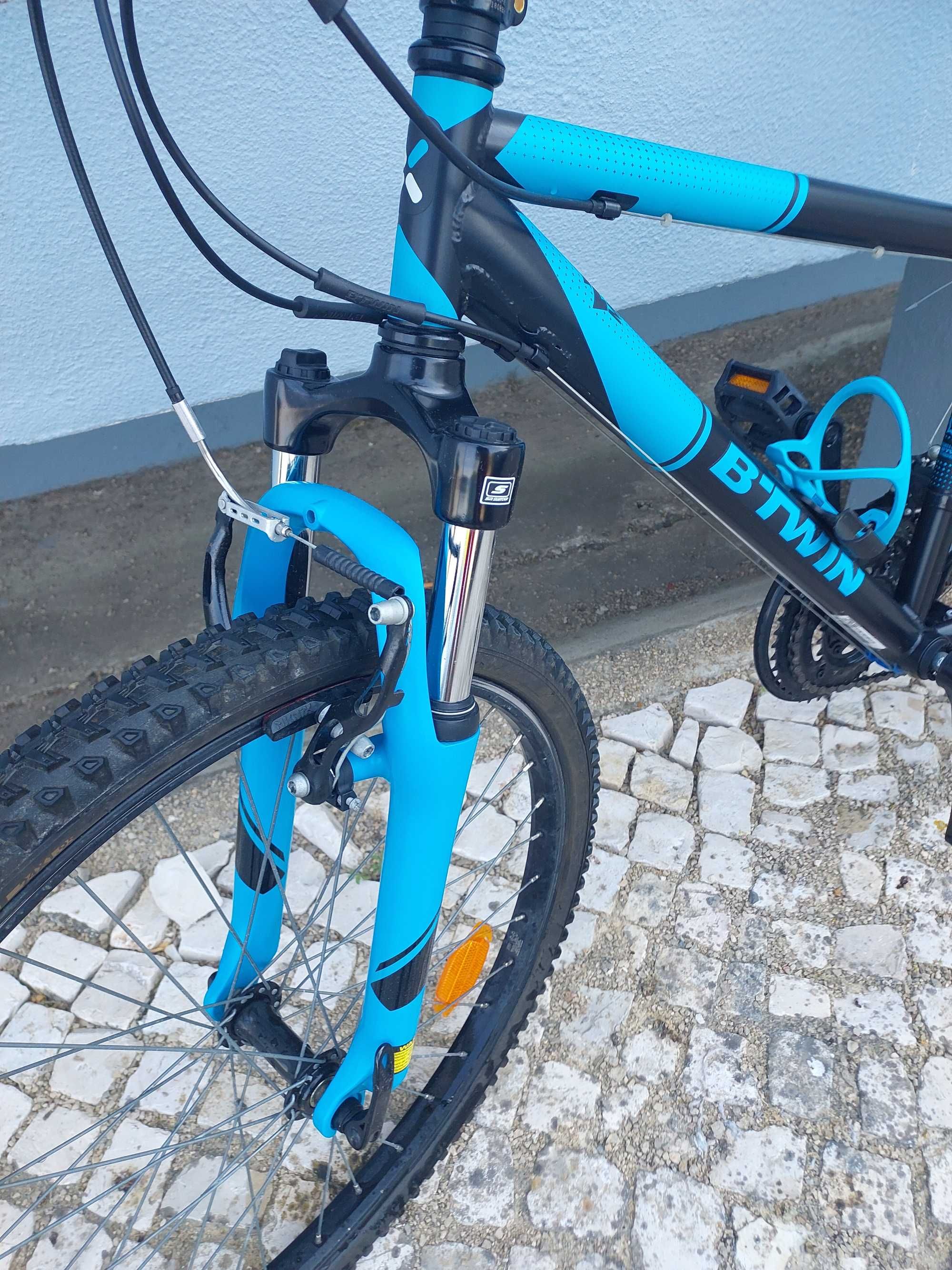 Bicicleta B'TWIN RockRider 500 como nova criança