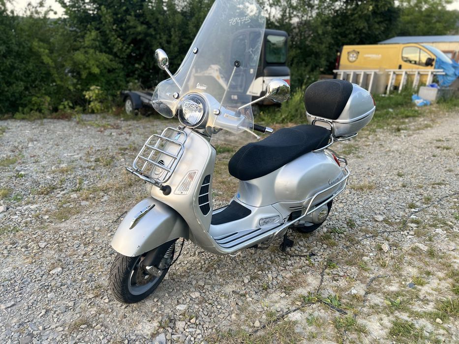 Piaggio Vespa Gts 125 ! Duza szyba ! Chromy ! Kufer