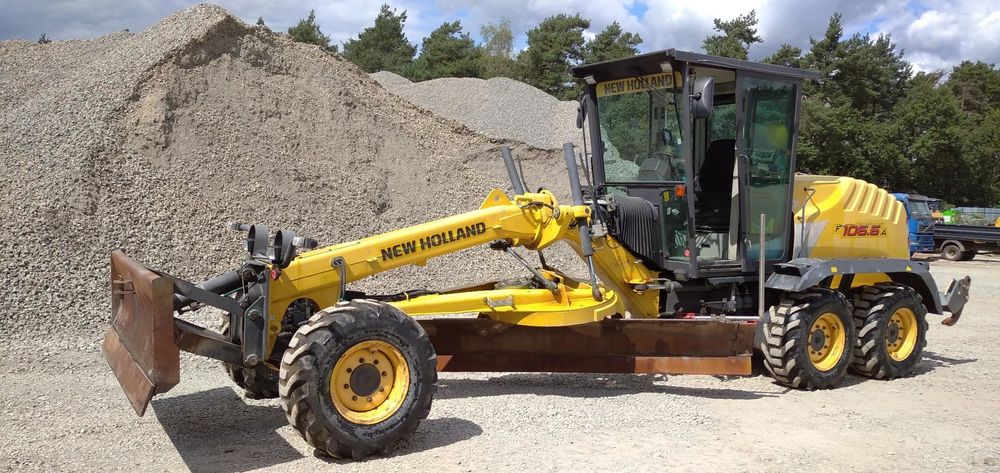 New Holland F106.6/A  Równiarka New Holland F106.6/A z systemem TRIMBLE GCS900