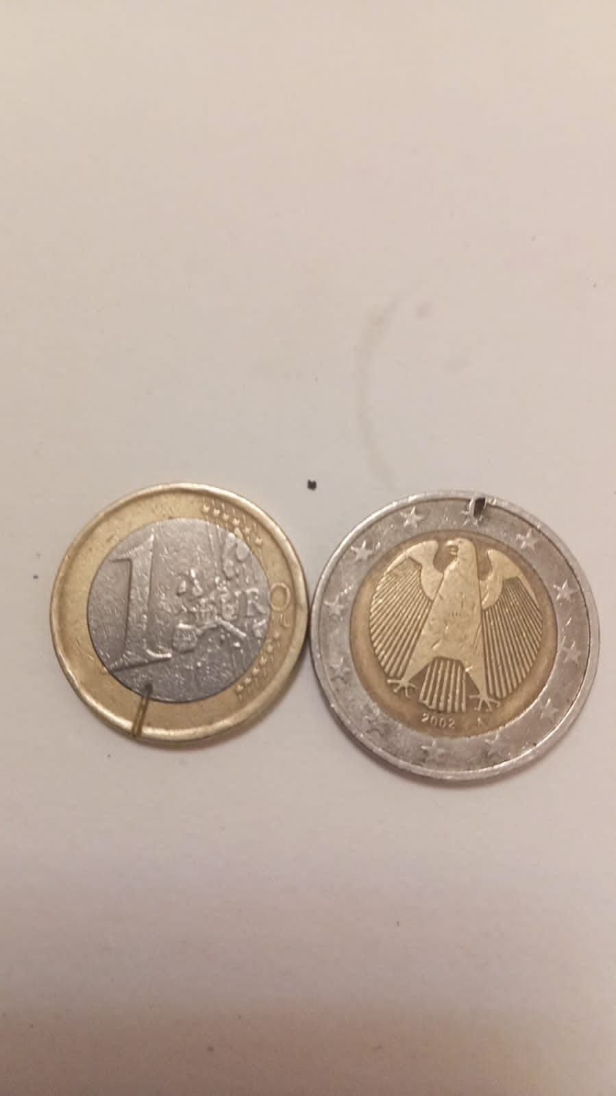Монеты с одинаковым браком 1 и 2 евро