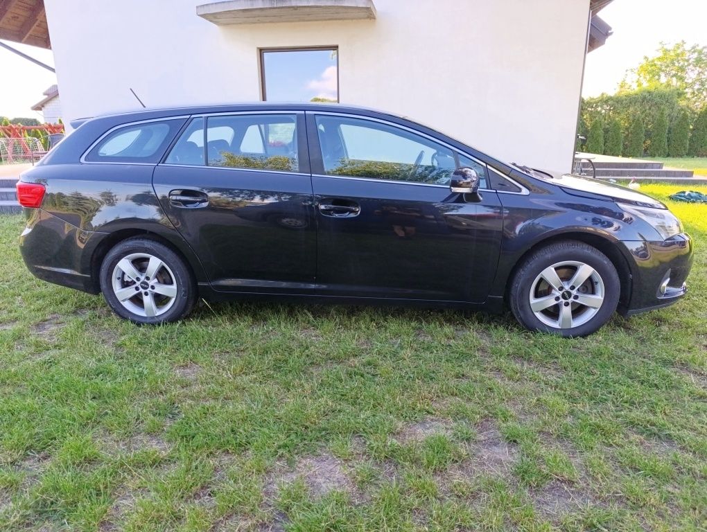 Toyota Avensis 1.8 16 V 147 KM z Niemiec bezwypadkowa i serwisowana