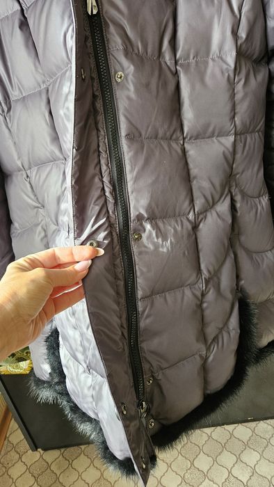 Пуховік жіночий з капюшоном