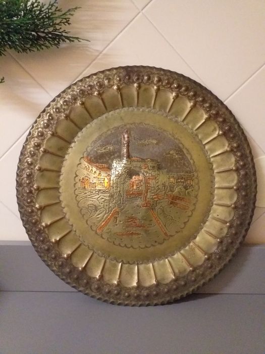 Prato 40cm,metal dourado,estilo marroquino,de coleção,só em DIAS ÚTEIS
