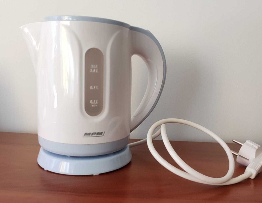 Czajnik elektryczny MPM MCZ-47 o pojemności 0,8 l
