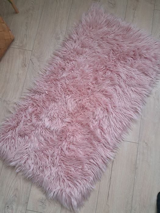 Dywanik pudrowy róż 60 x 110 cm