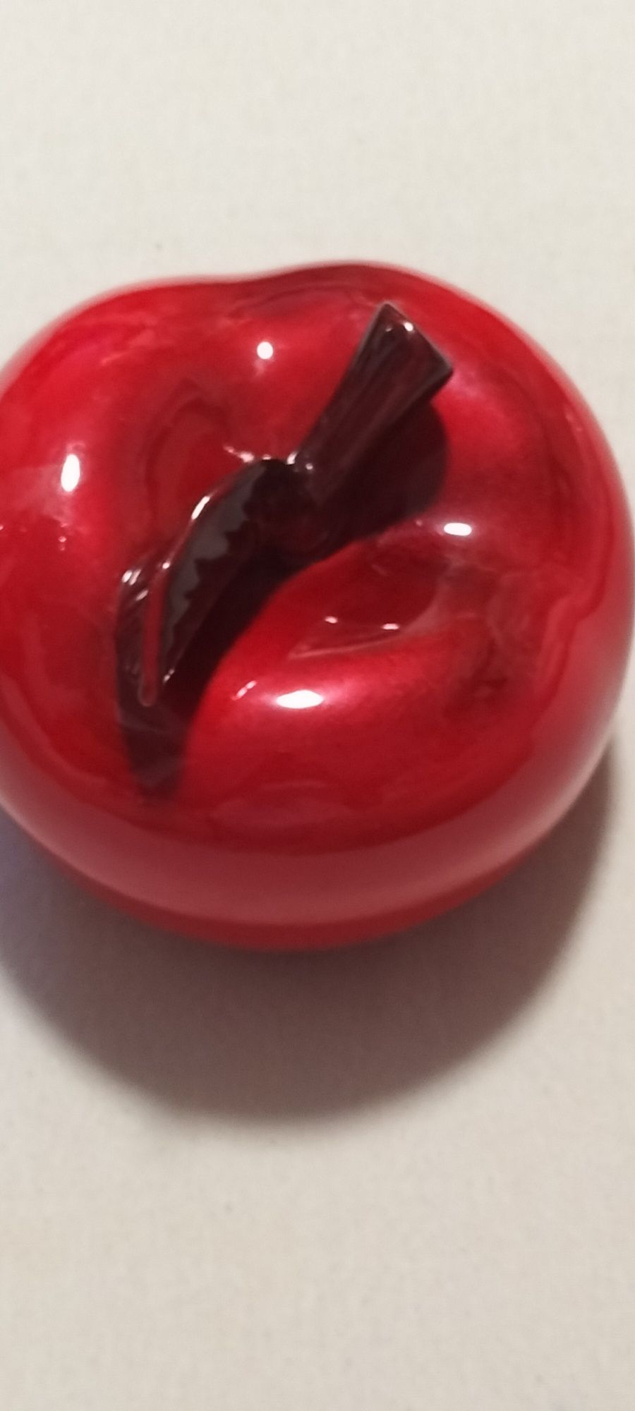 Czerwone,szklane jabłuszko, średnica 13 cm