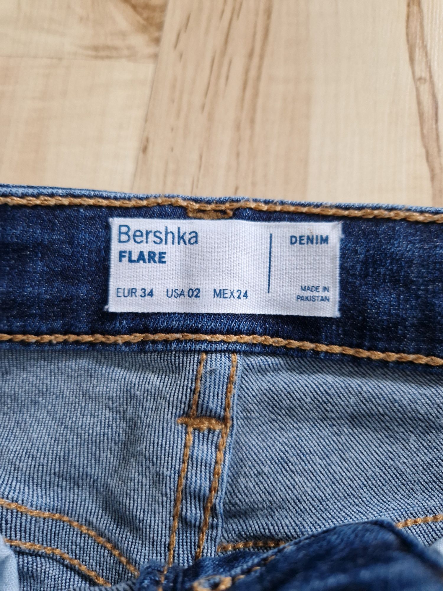 Jeansy dzwony roz.34 Bershka