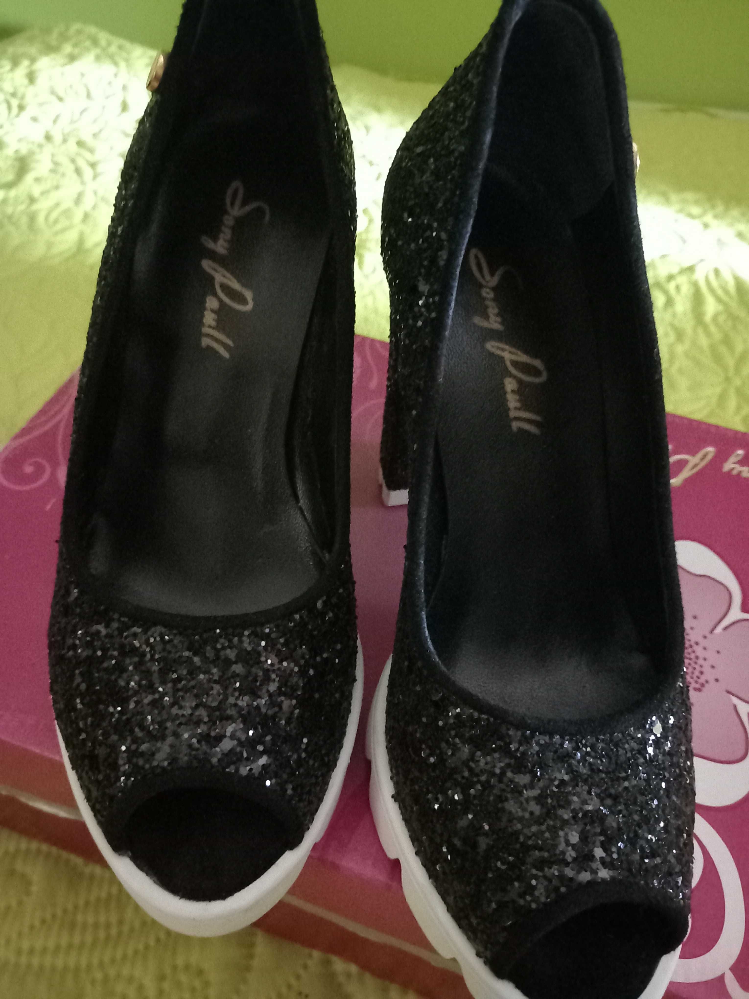 Sapato com brilho