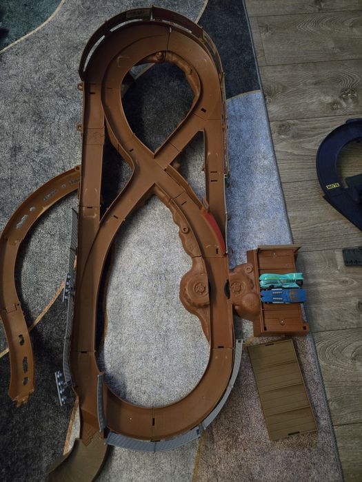 Tor samochodowy Pixar Auta 3 Błotoryja + Gratis inny tor