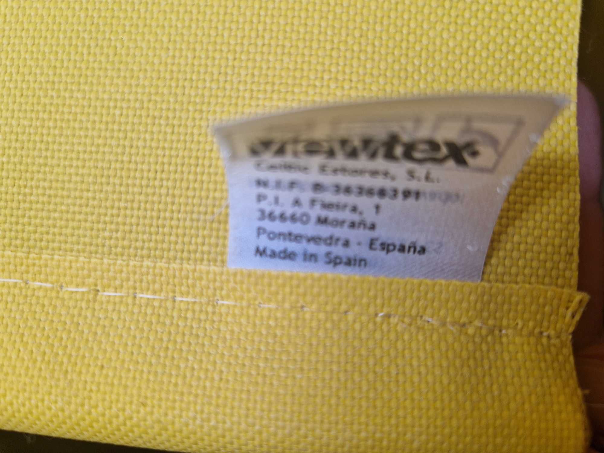 Estore de rolo amarelo