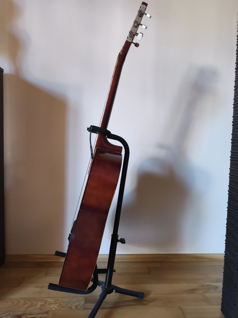 gitara klasyczna tradycyjna metalowe struny statyw stojak gitarowy