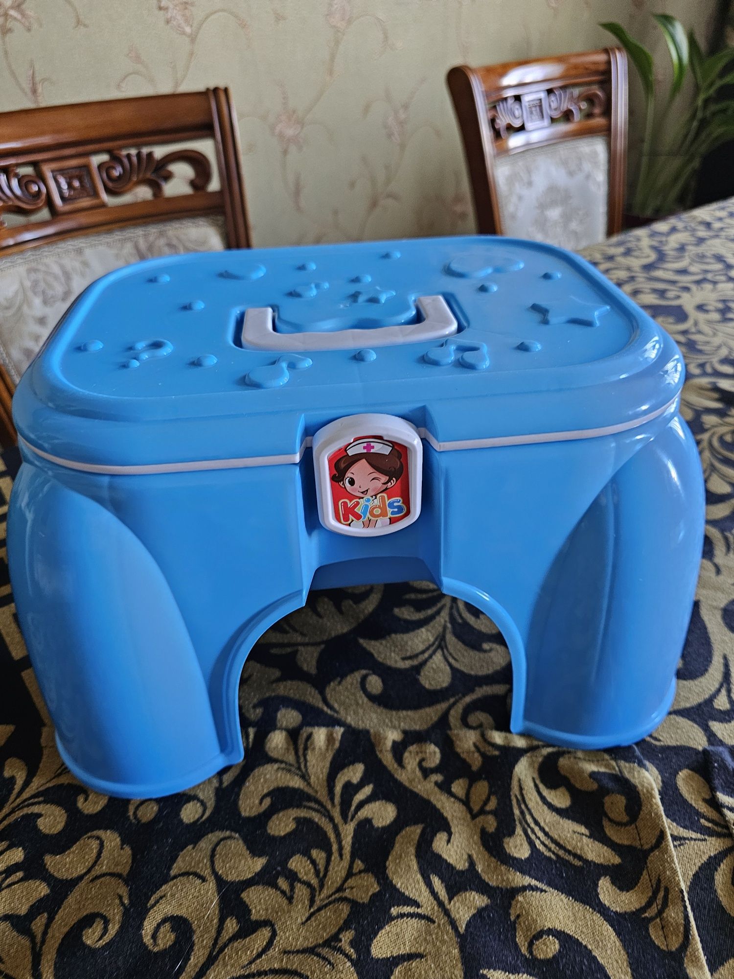Стульчик подставка кабинет Доктора