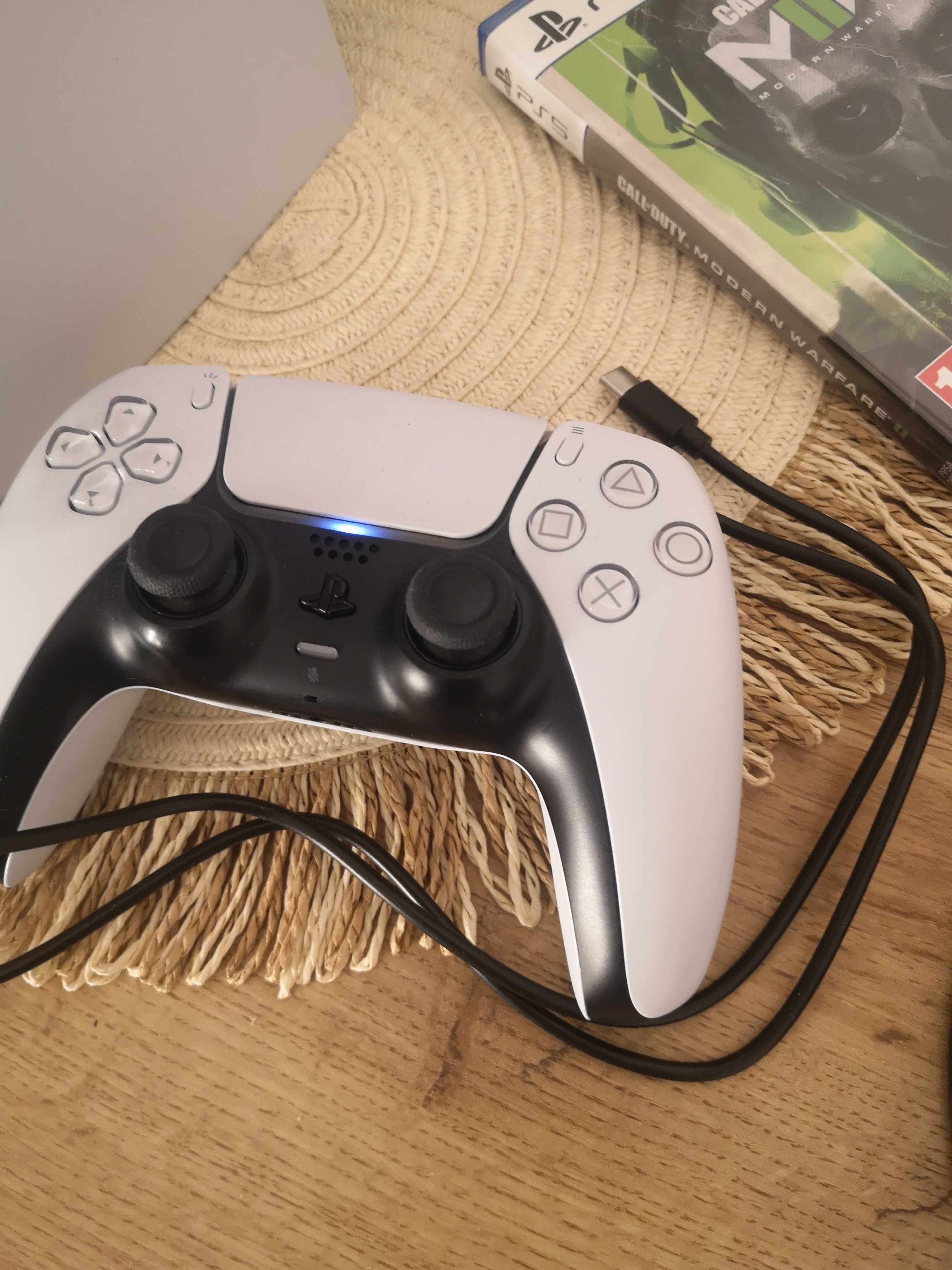 Konsola PlayStation 5 wersja standard z napędem + gra i kontroler