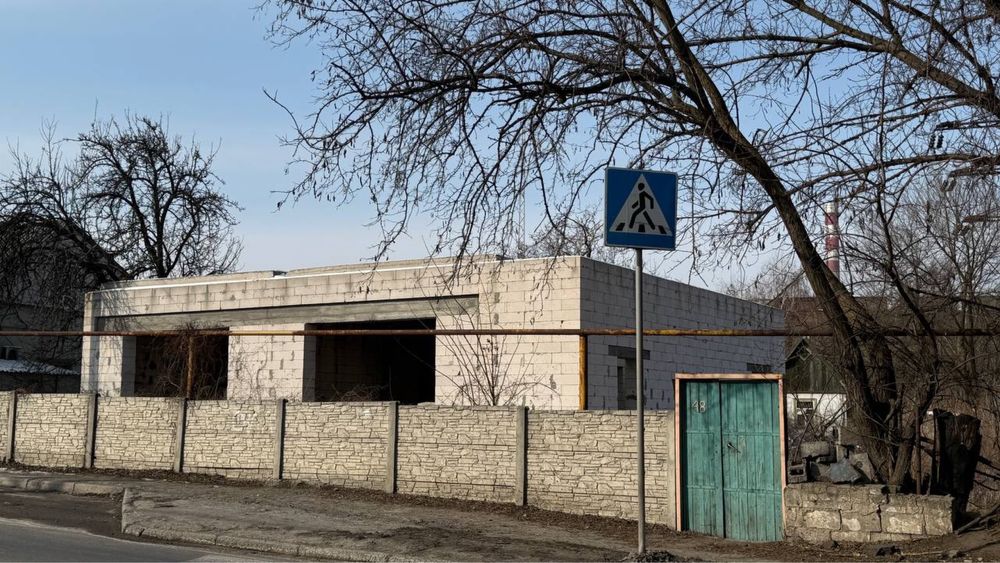 Продажа участка на красной линии с боксом СТО химчистка мойка