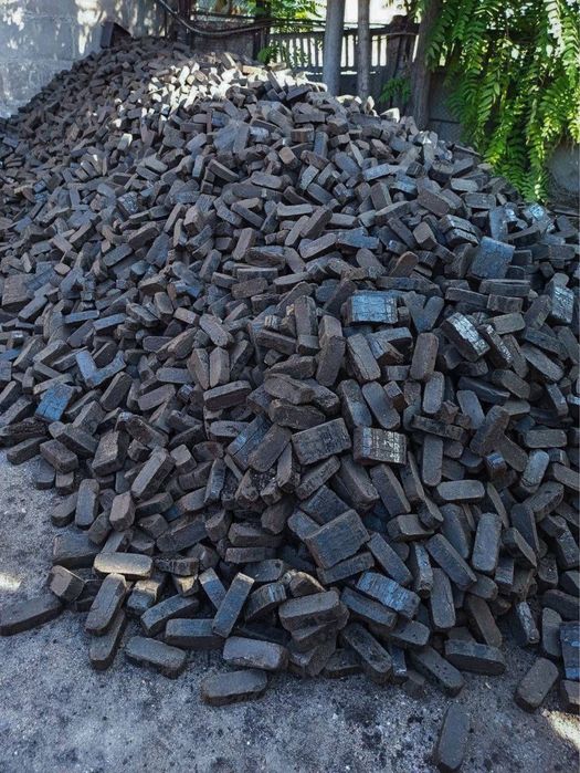 Торфобрикет, дрова.