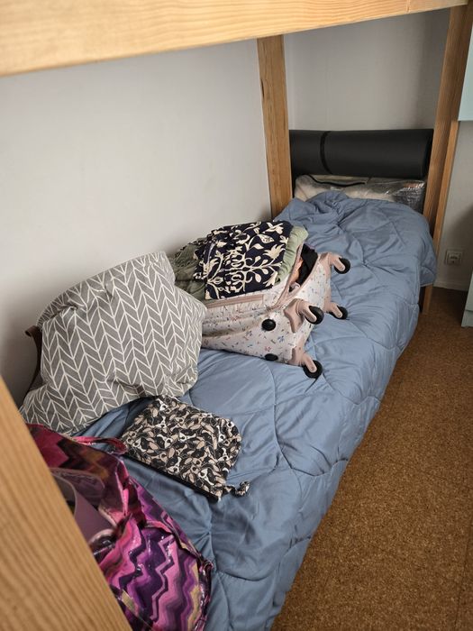 Beliche de madeira para espaço pequeno