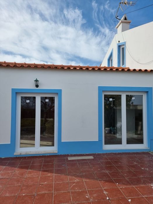 Janelas e portas em pvc, estores, marquise, portada em aluminio