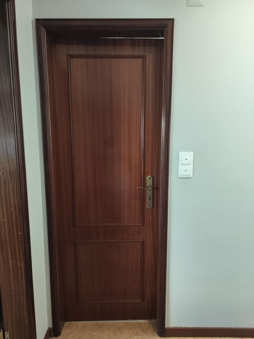 Vende-se portas madeira