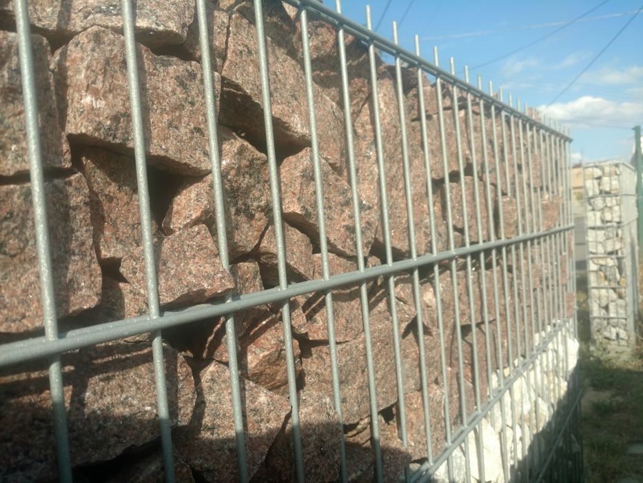 Kamień granit łupek czerwony Vanga gabion gabiony do koszy gabionów