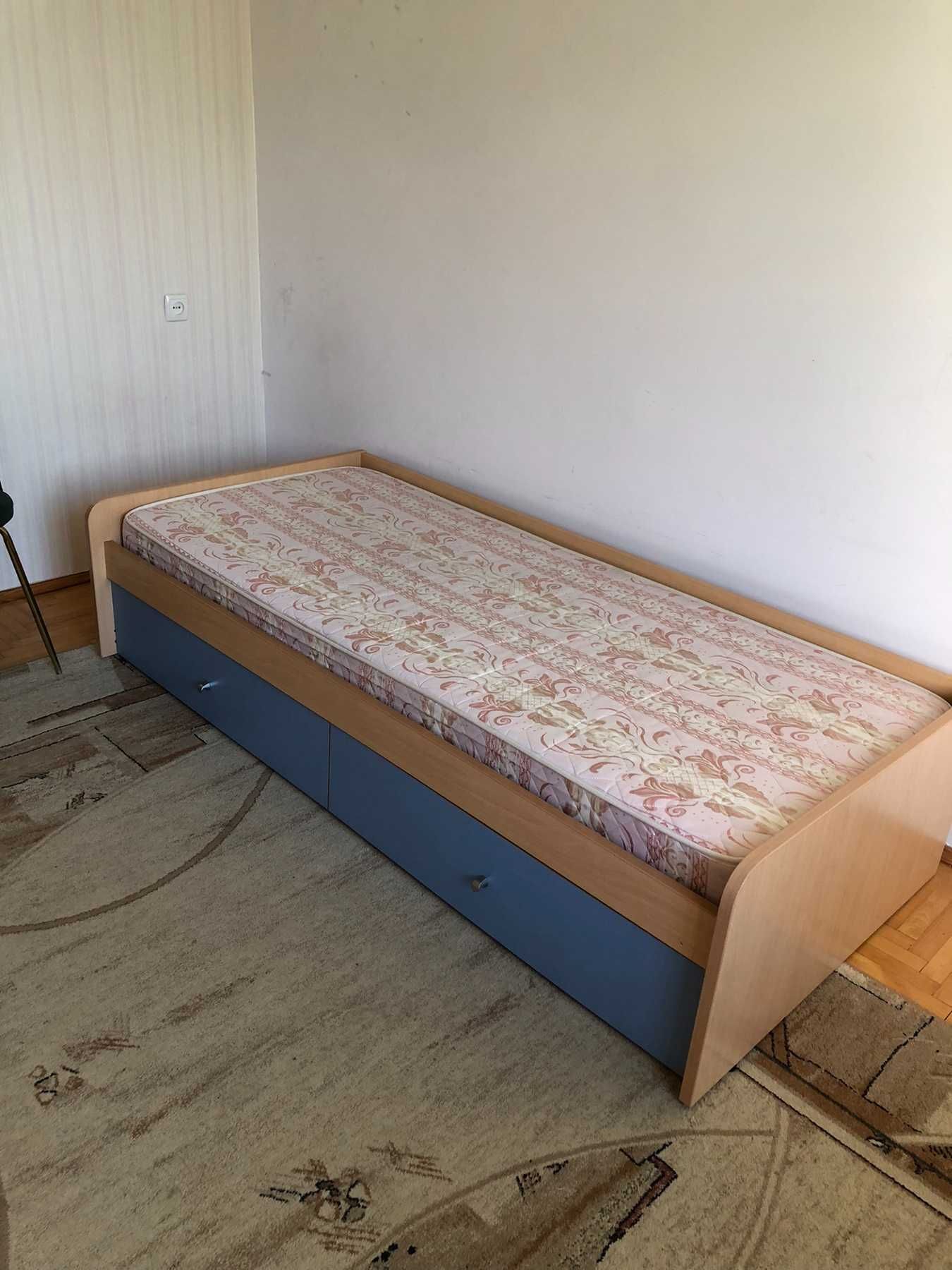 Продам ліжко полуторне
