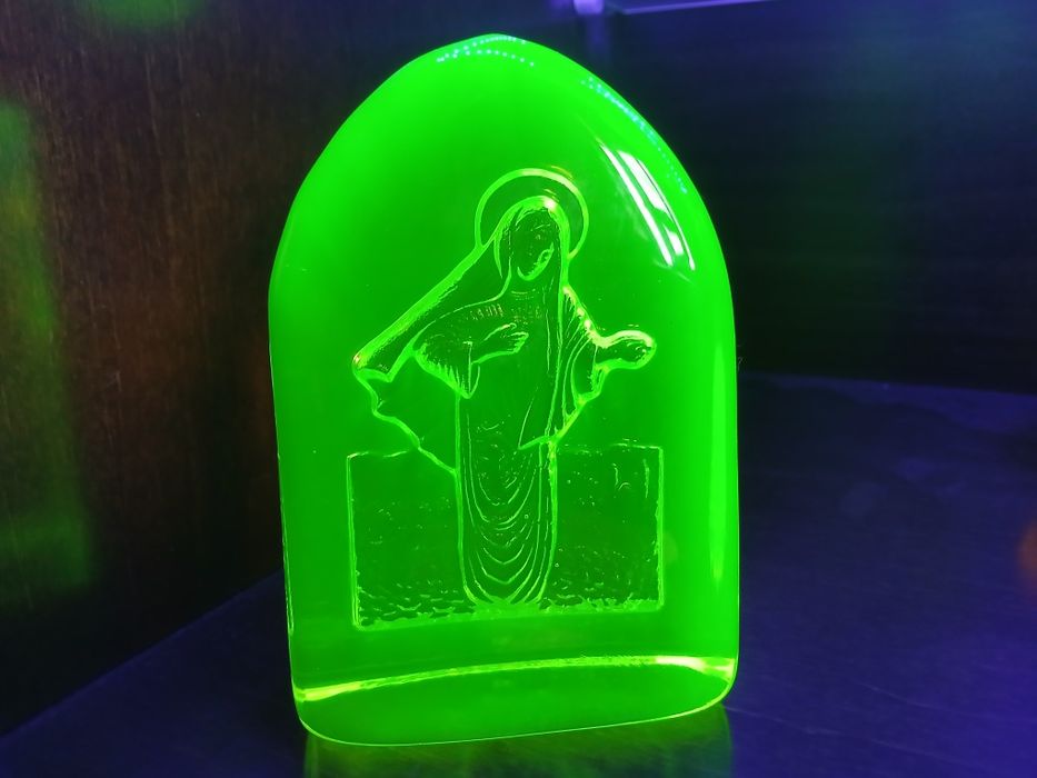 Ołtarz Maria. Szkło uranowe