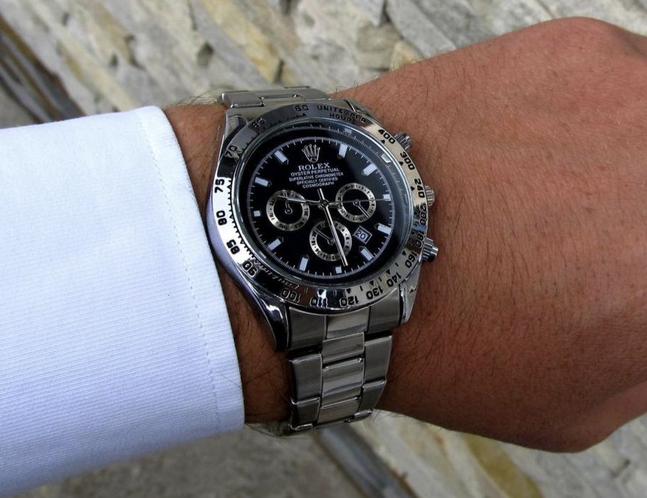 Стильний та зручний годинник з коробкою