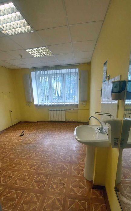 Продам приміщення в Центрі з окремим входом (помещение, отдельн. вход)