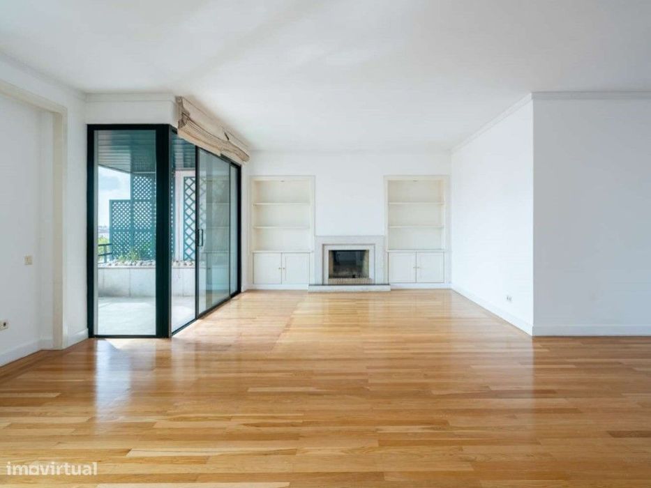 Apartamento T3 para arrendamento com vista rio nas Amoreiras