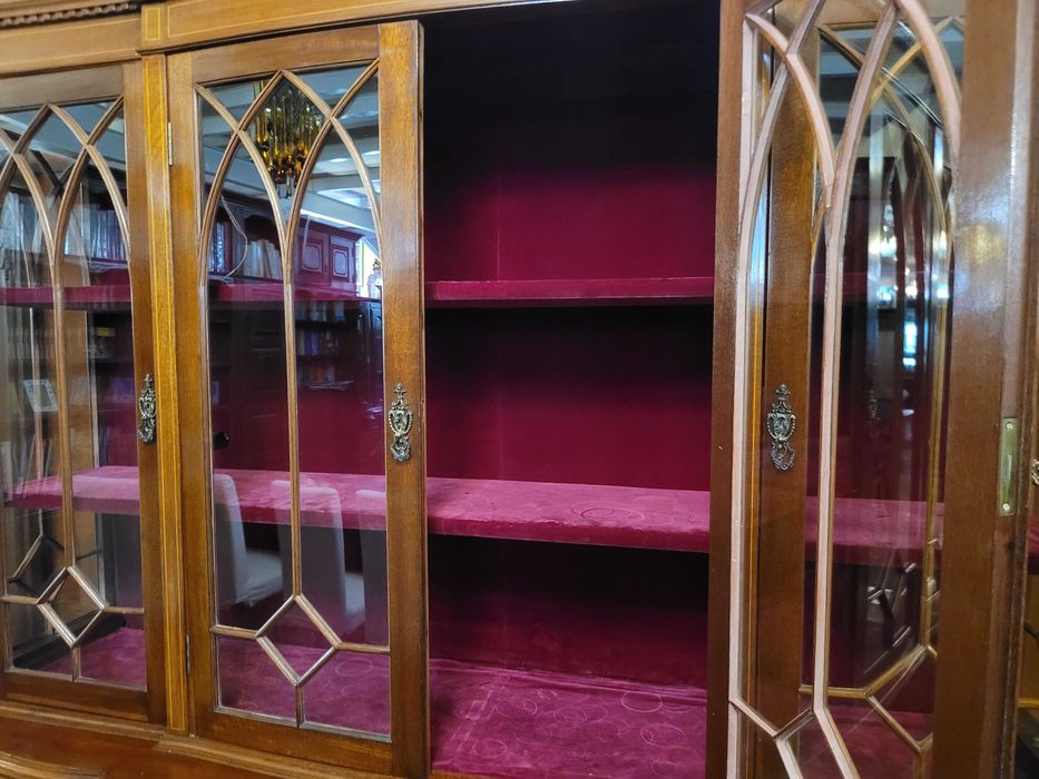 Móvel antigo estilo Inglês em muito bom estado geral