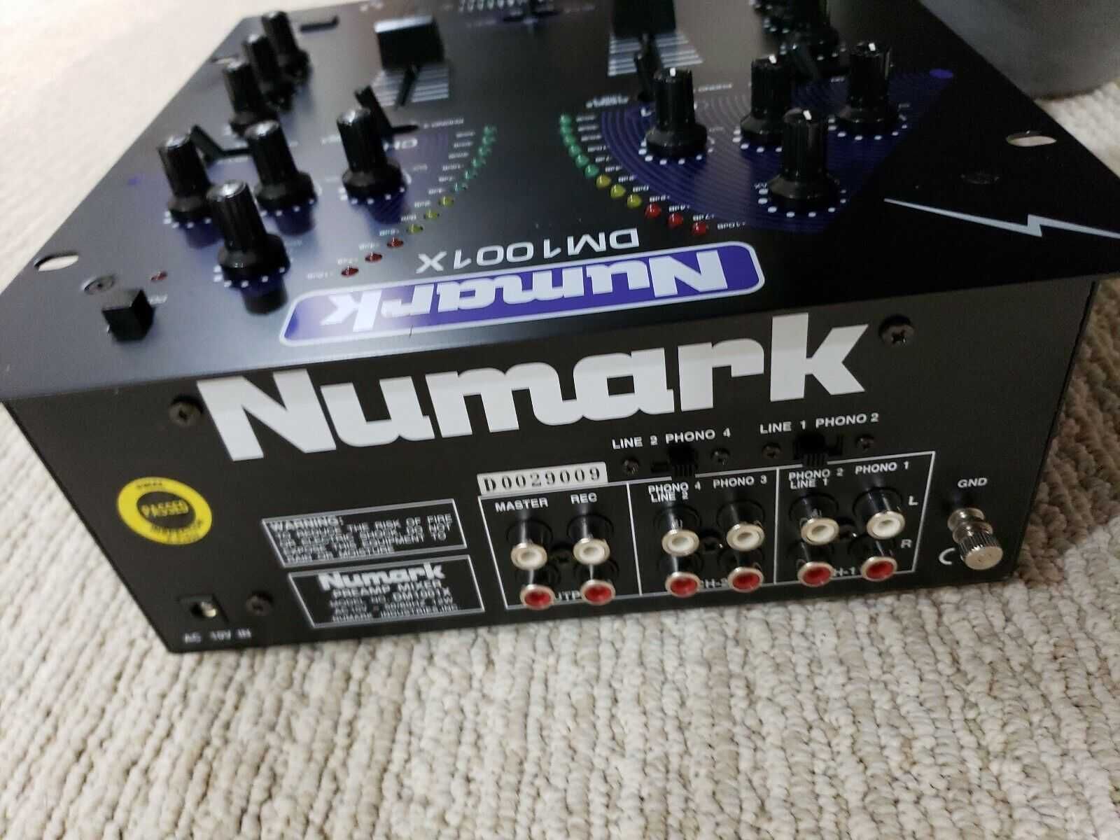 Mesa DJ Numark DM-1001X  ( Semi-Novo em muito bom estado )