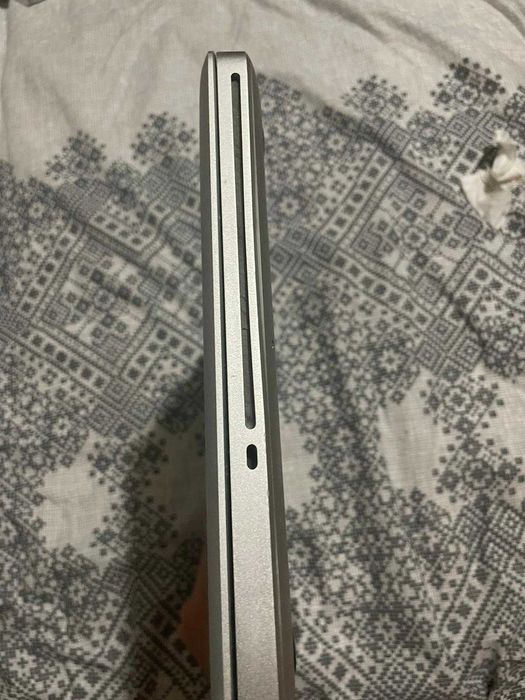 Laptop Apple MACBOOK PRO 13,3' z 2010 - z płytami CD