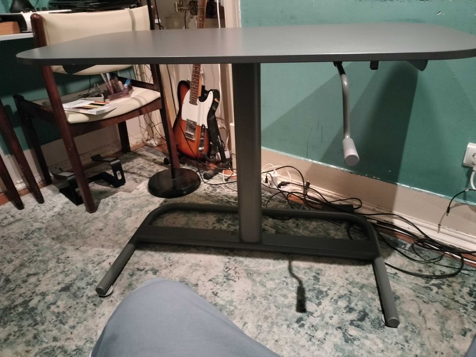 Secretaria Segrare (Ikea) elevatória, como nova.