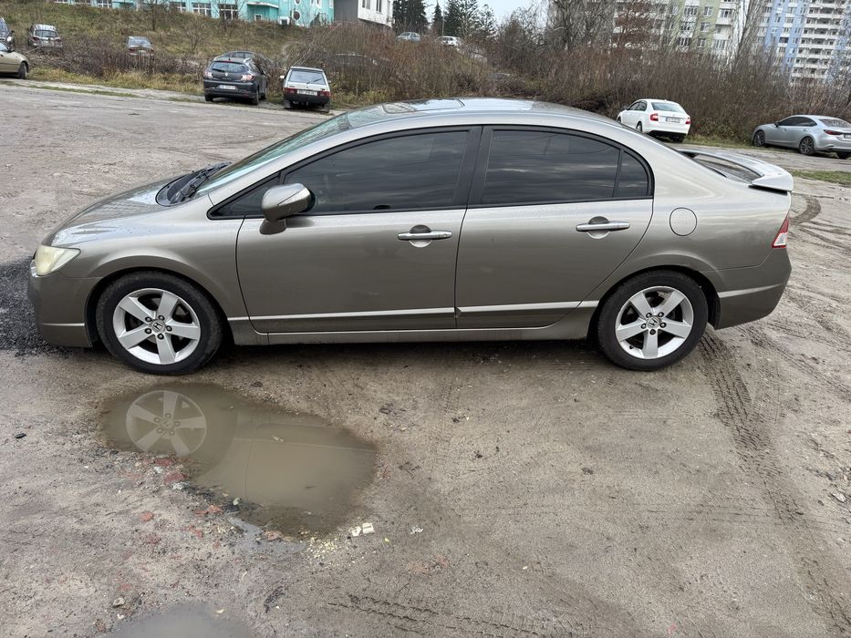 Живий сівік. Друга машина в сімї  їздила дівчина.