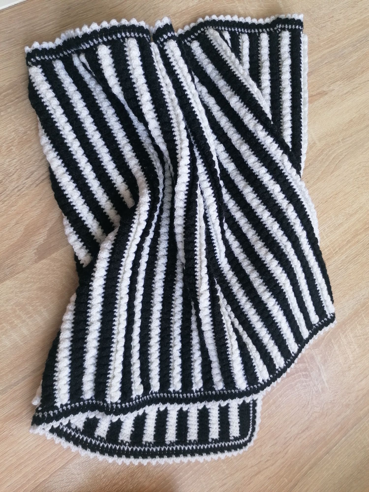 Nakrycie pled ażurkowy do wózka 86x40cm w paski białe i czarne