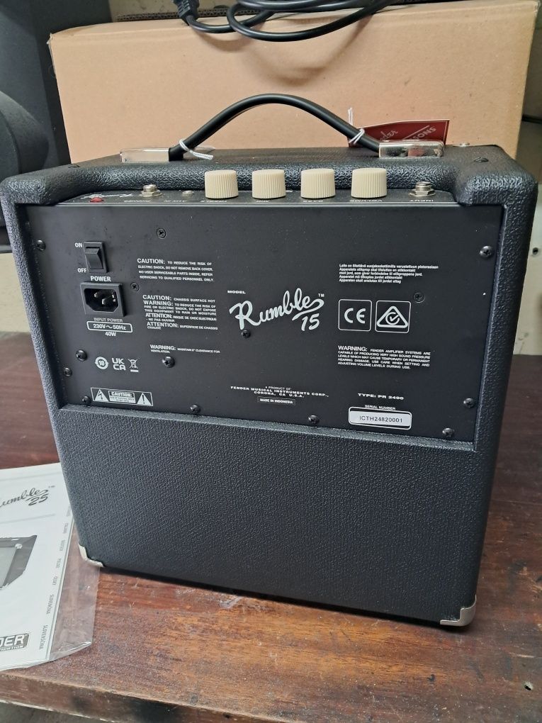 Amplificador de baixo fender rumble 15