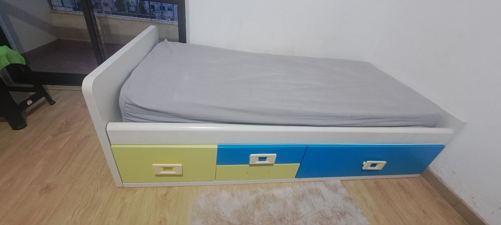Cama solteiro/criança com gavetas