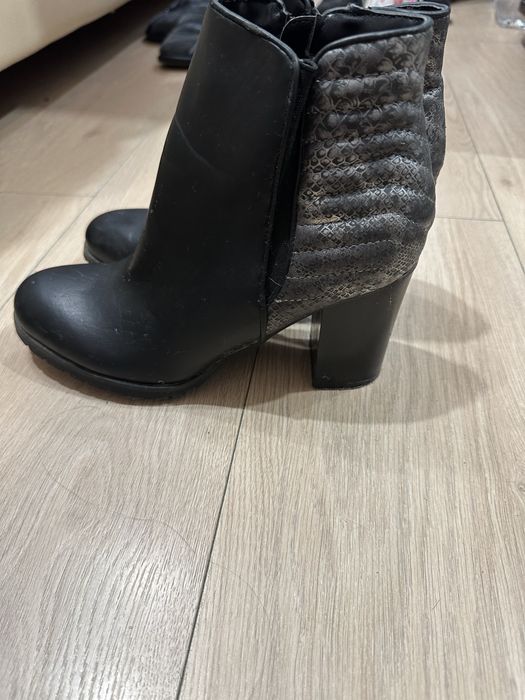 Сапожки жіночі.   .