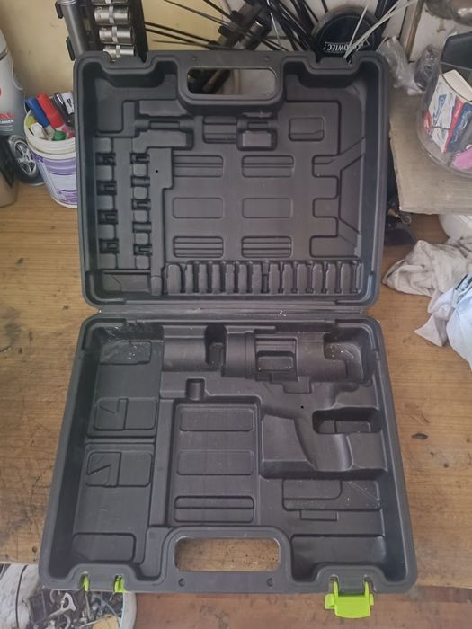 Pusta walizka po wkrętarce nac