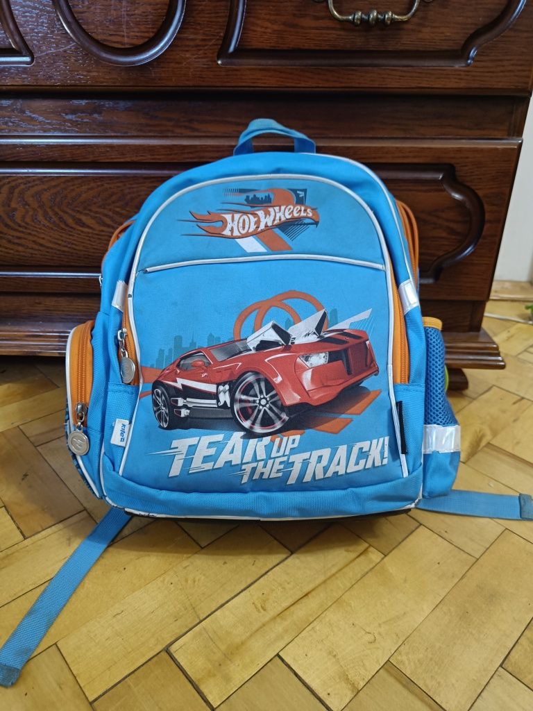 Рюкзак шкільний для хлопчика 1-4 клас