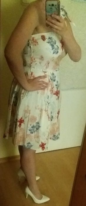 Biała sukienka w kwiaty Orsay