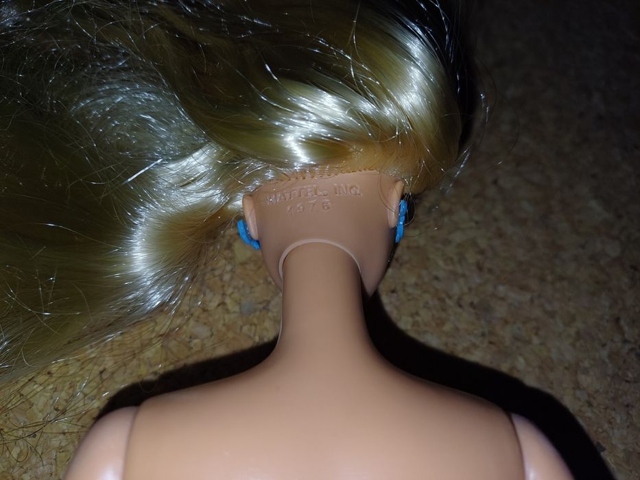 Barbie Vintage, ano 1976.
Mattel. 
Barbie com roupa original, calçado