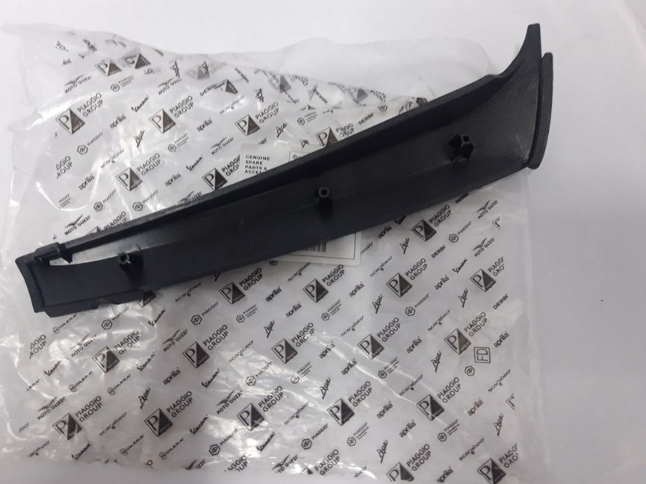 Owiewka plastik wypełnienie Piaggio TPH Sportcity Typhoon SR org PRAWY