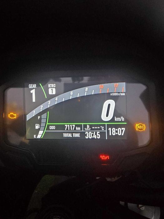 Kawasaki Versys 650 – Ano 2024 – Preta | Como Nova!